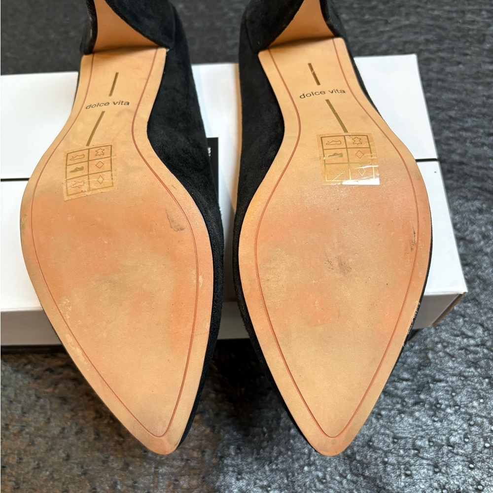 Dolce Vita worn once LEDELL onyx suede 3 1/2” heel - Picture 3 of 4